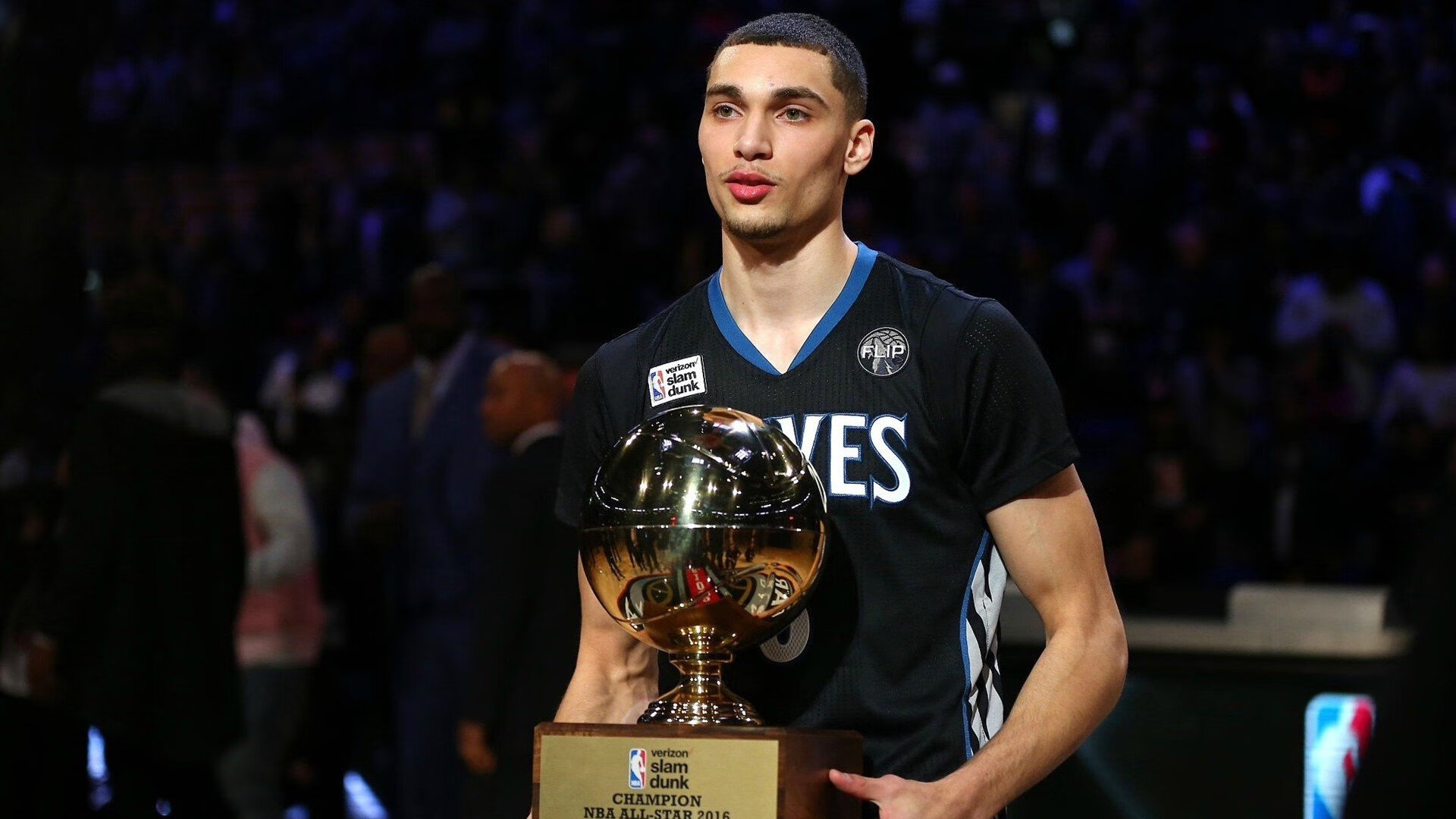 《虚拟偶像助阵:电竞比赛引入新元素》,虚拟 偶像