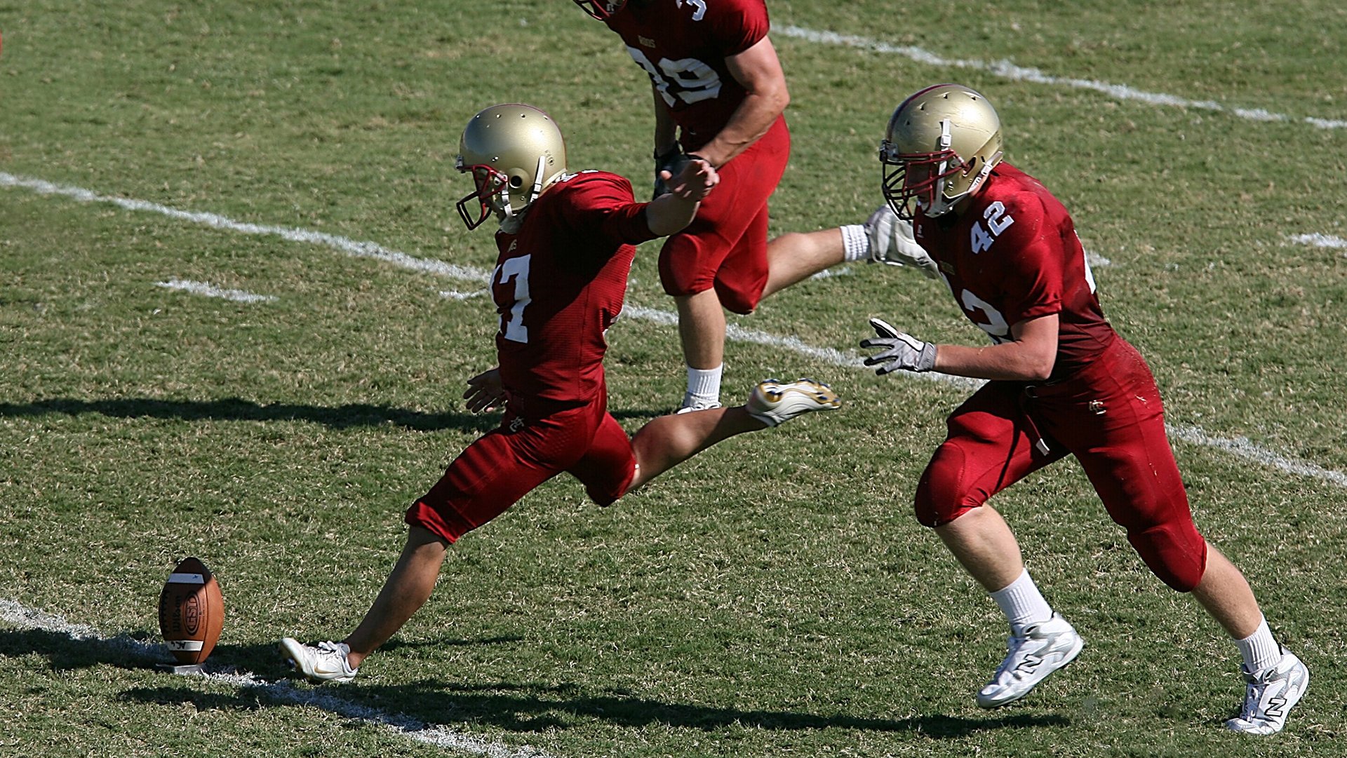 开云电竞平台注册-勇士队与AI公司合作分析对手战术倾向，勇士球队合影